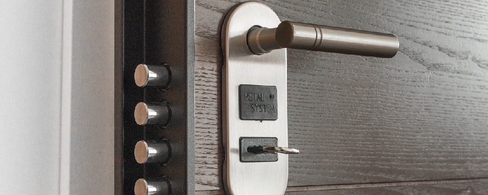 Commercial locksmith service